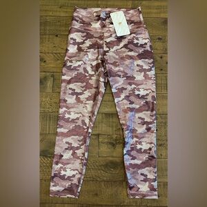 NWT Fabletics Powerhoold High waisted capri - Size Xs